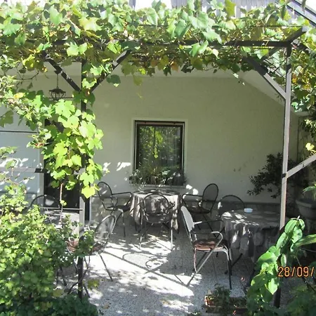 Apartma Lovriz *