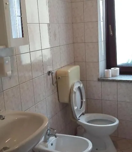 Apartma Lovriz * 코바리드